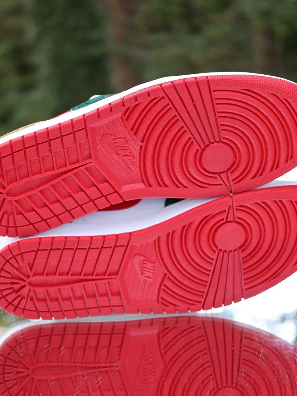 Air Jordan 1 Retro Low OG Red Green Gold